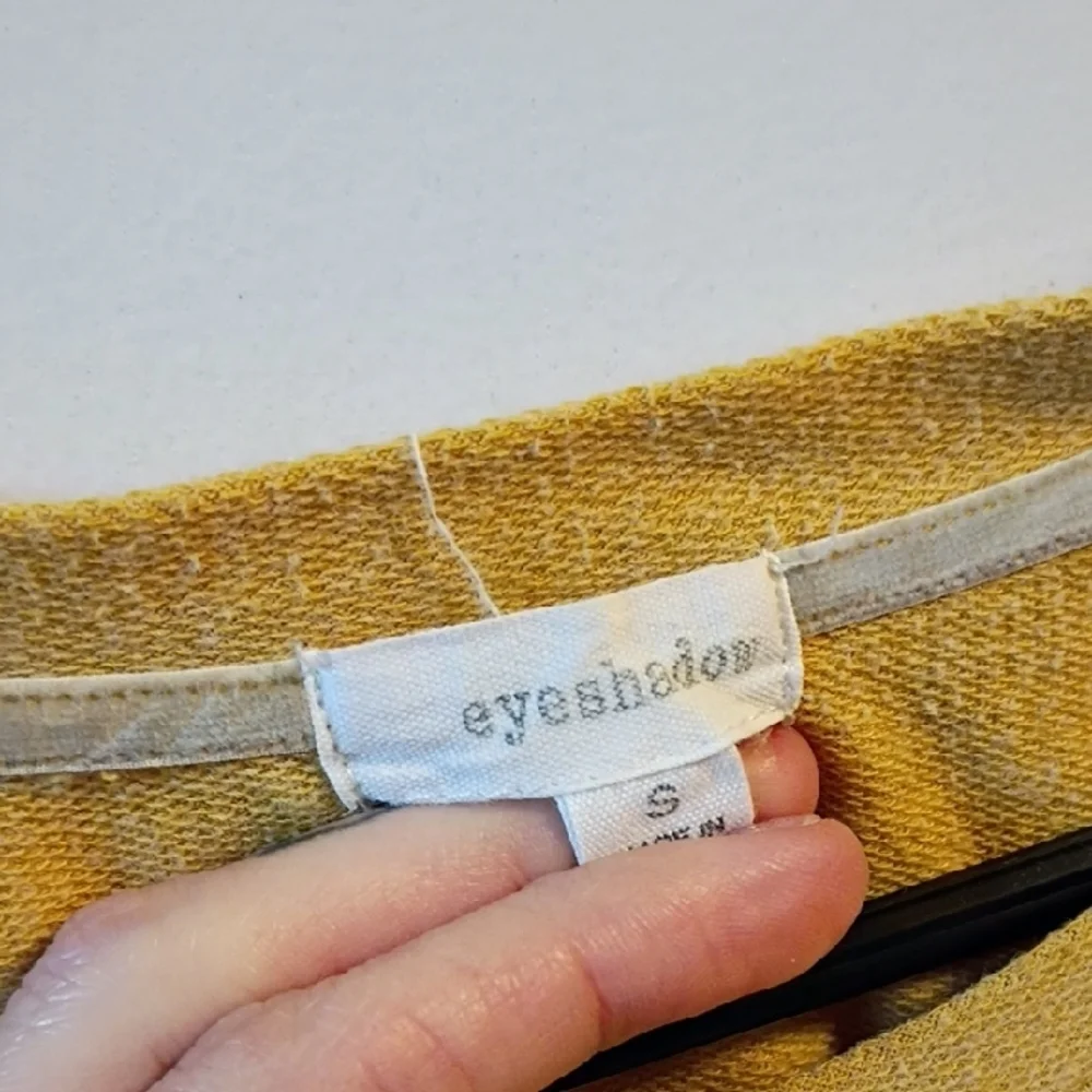 'Mama Knows Best' Sweatshirt - Picture 3 of 4